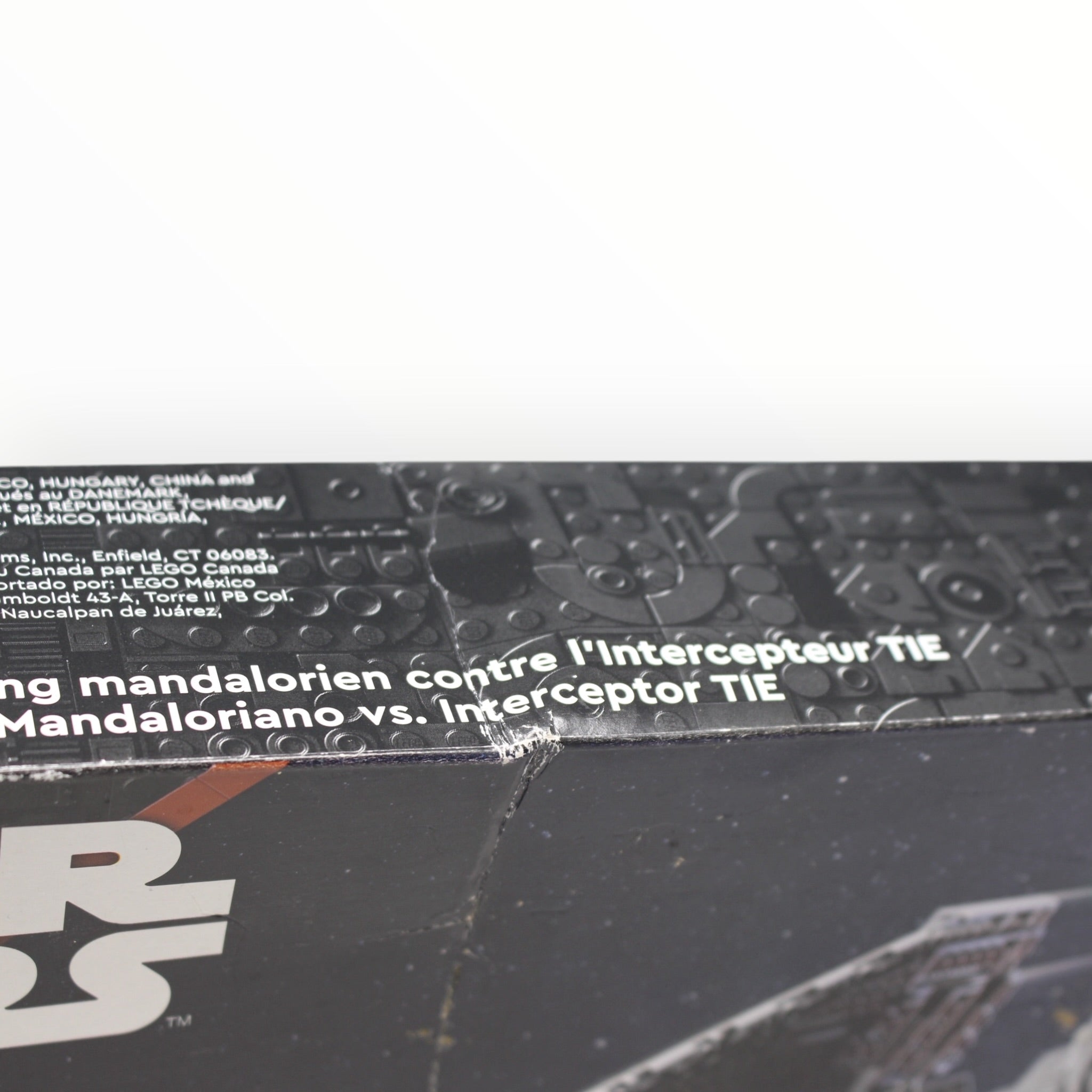 Retired Set 75348 Star Wars Mandalorian Fang Fighter vs. TIE Interceptor (damaged box)
