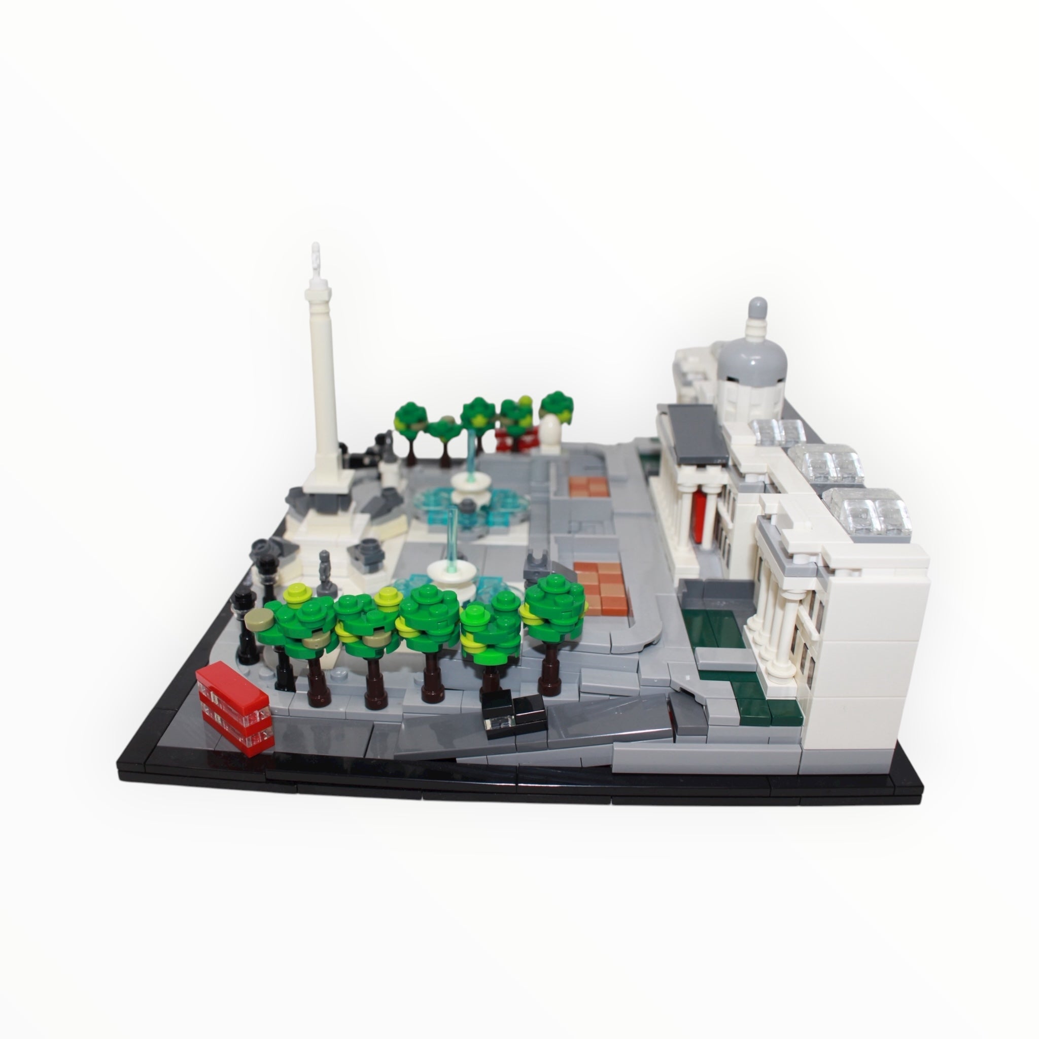 Used Set 21045 Architecture Trafalgar Square