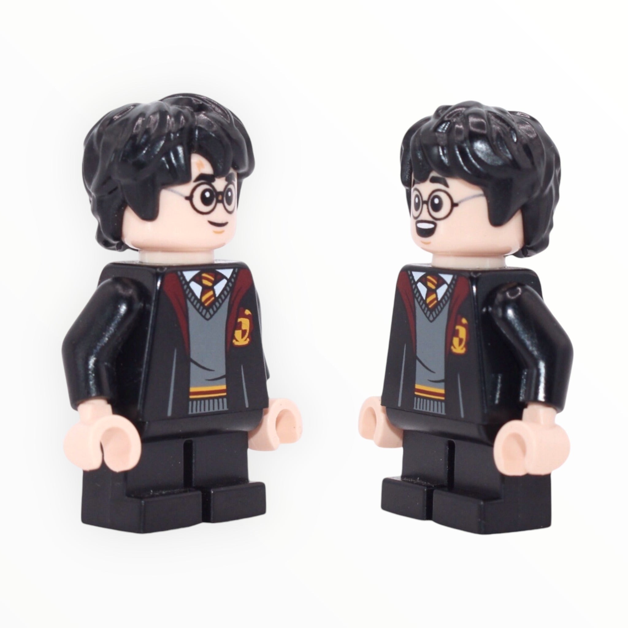 Harry Potter (Gryffindor robe open, sweater, shirt and tie, grin / open mouth smile, short legs, 2021)