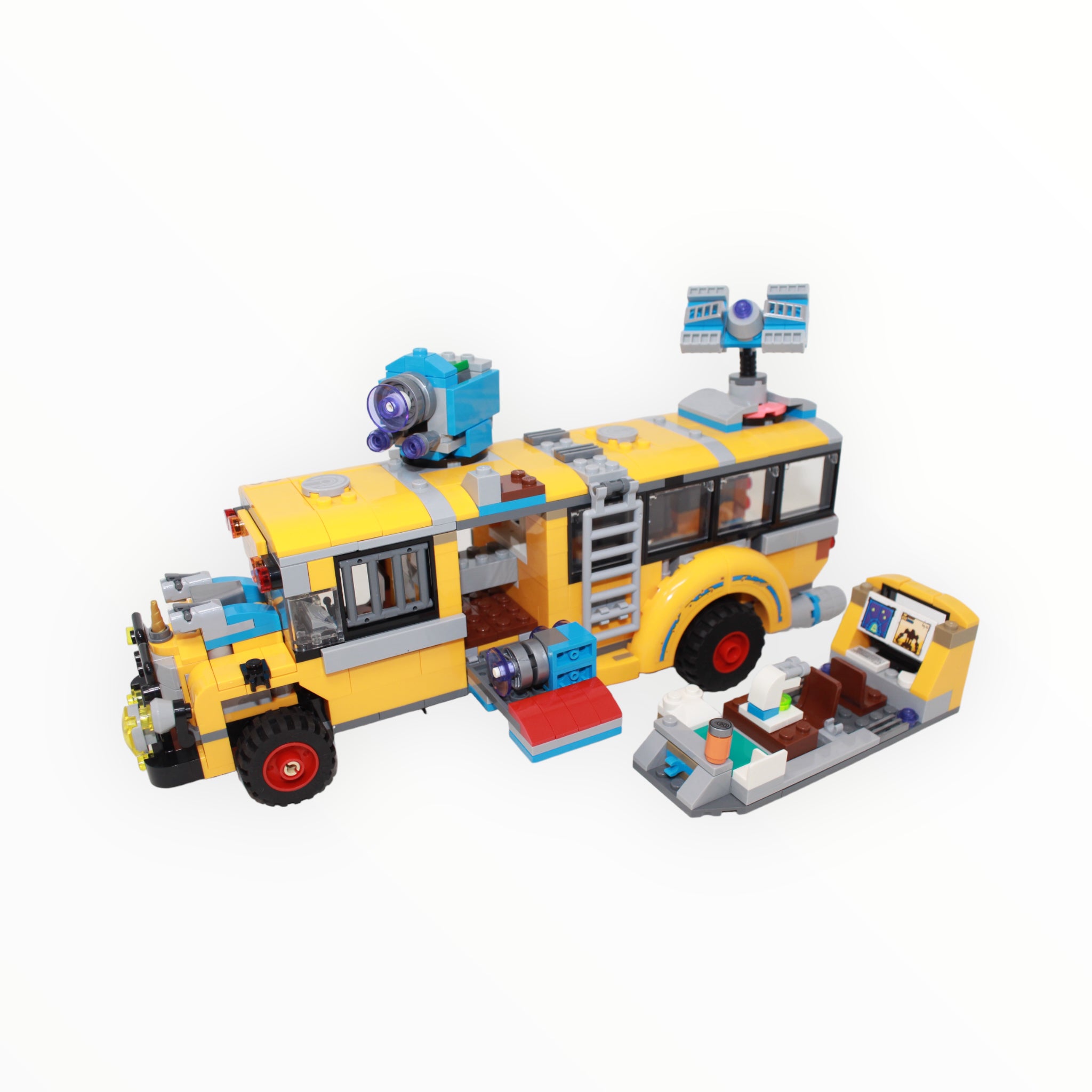 Used Set 70423 Hidden Side Paranormal Intercept Bus