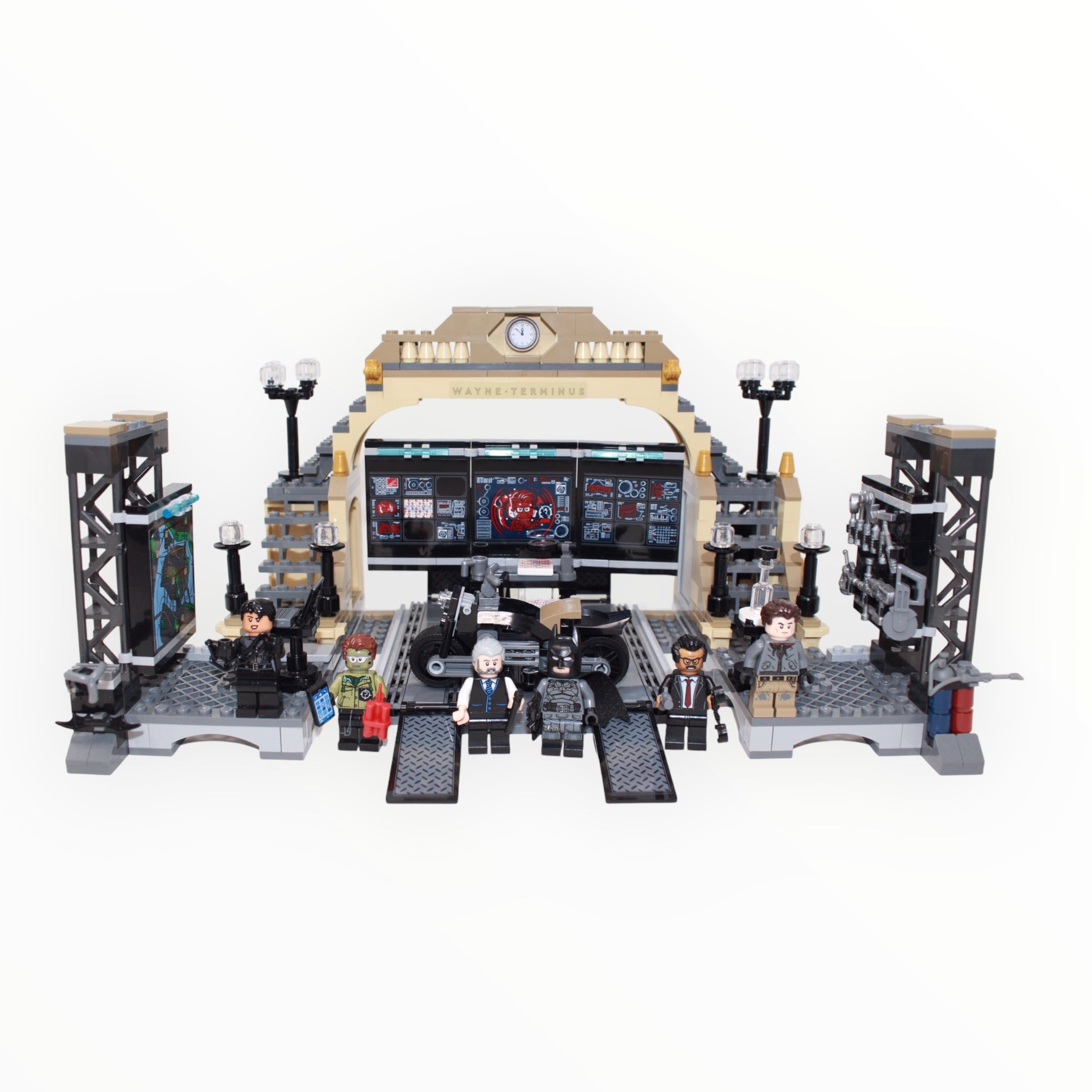 Used Set 76183 The Batman Batcave: The Riddler Face-off