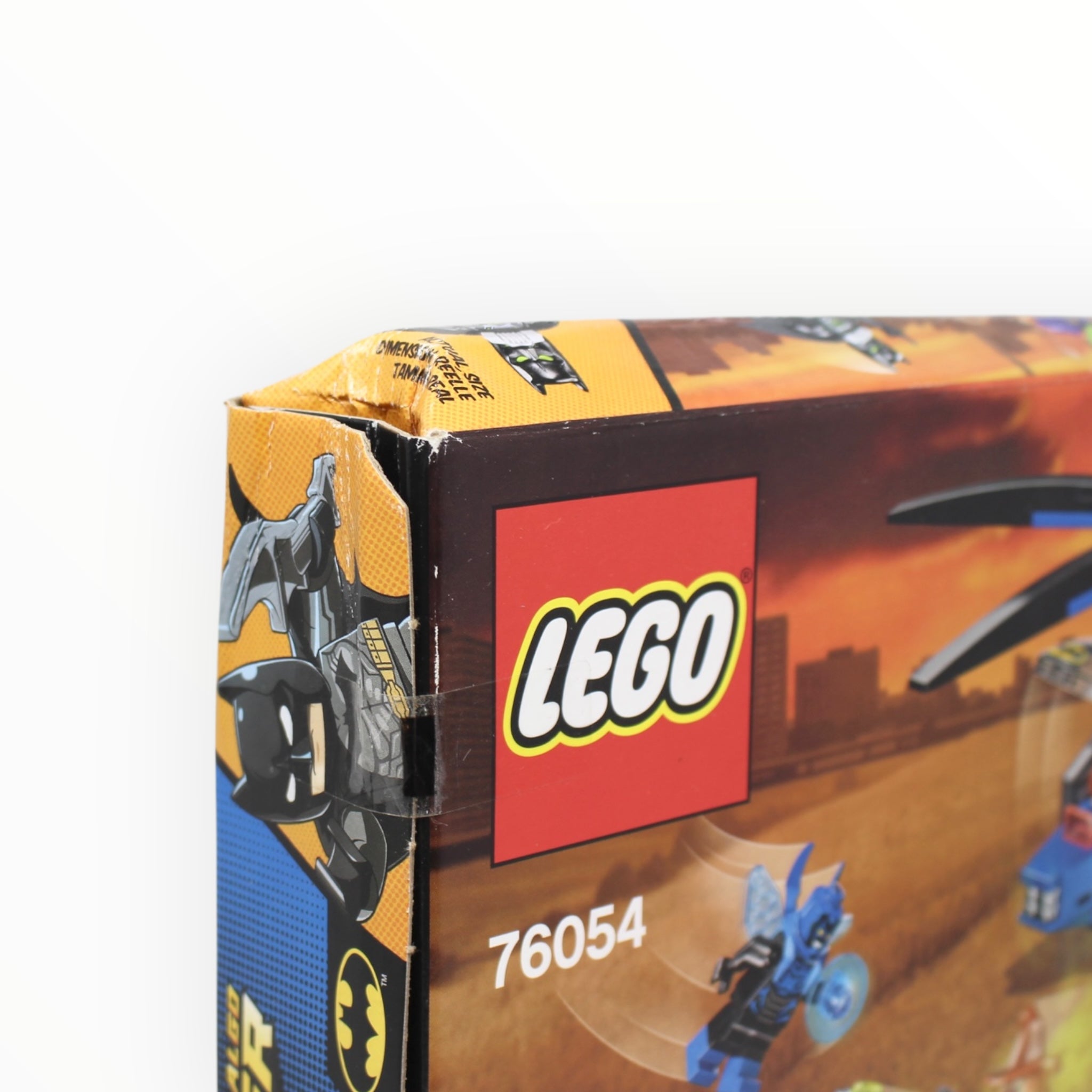 Retired Set 76054 DC Super Heroes Batman: Scarecrow Harvest of Fear (damaged box)