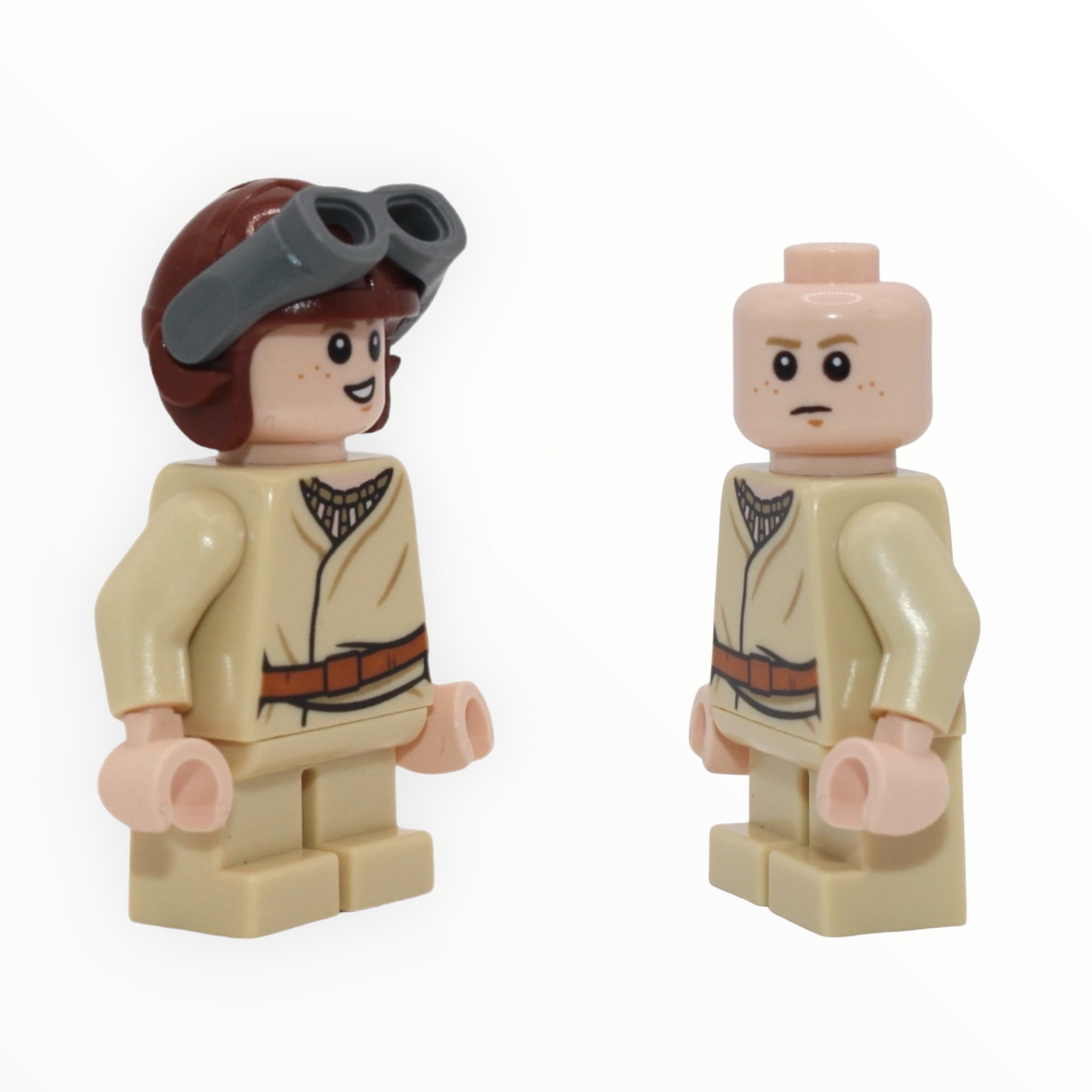 Anakin Skywalker (young, aviator cap with goggles, brown belt buckle, smile / frustrated, 2019)