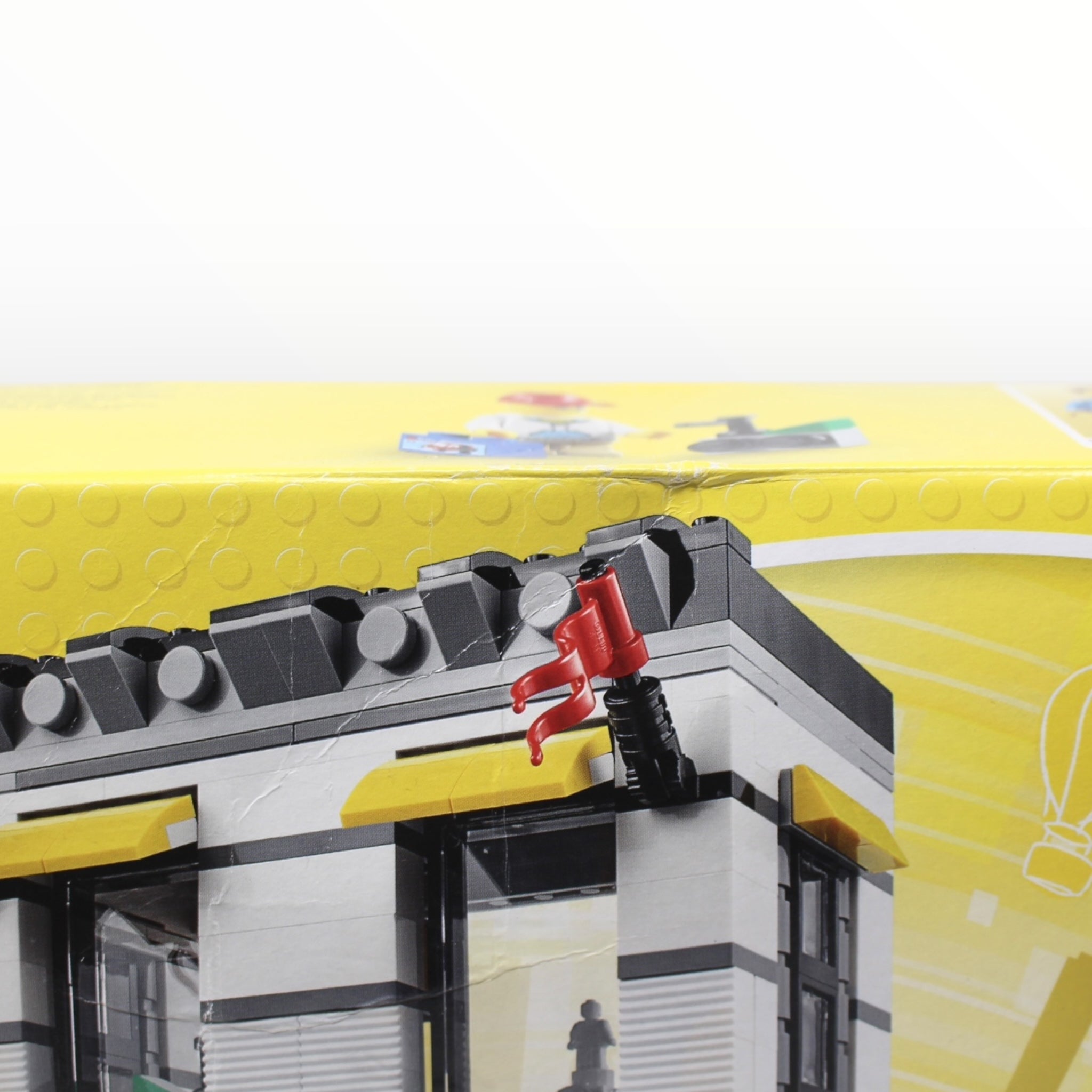 Retired Set 40305 Microscale LEGO Brand Store (slight box damage)