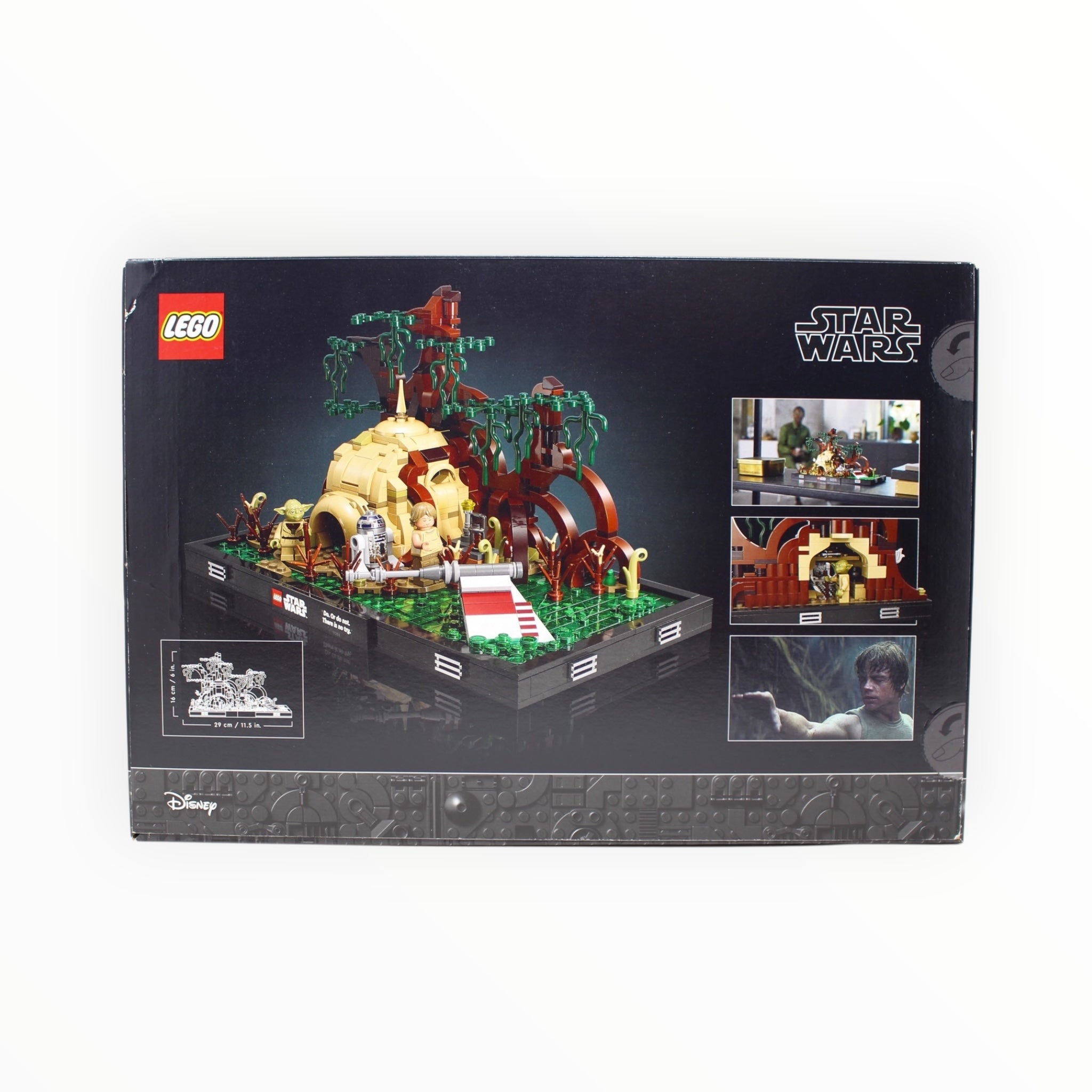 Retired Set 75330 Star Wars Dagobah Jedi Training Diorama (slightly damaged box)