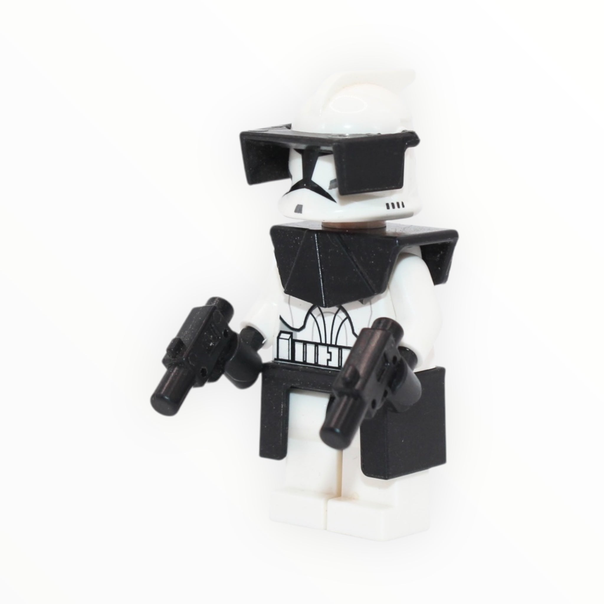 Clone Trooper (Phase 1, black visor, kama, pauldron, pistols)