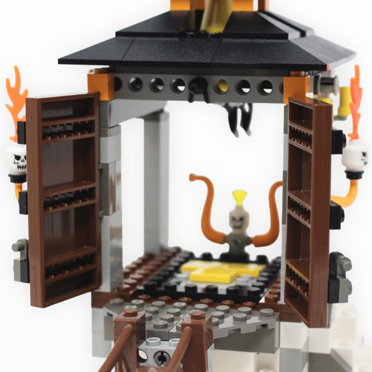 Used Set 7417 Orient Expedition Temple of Mount Everest
