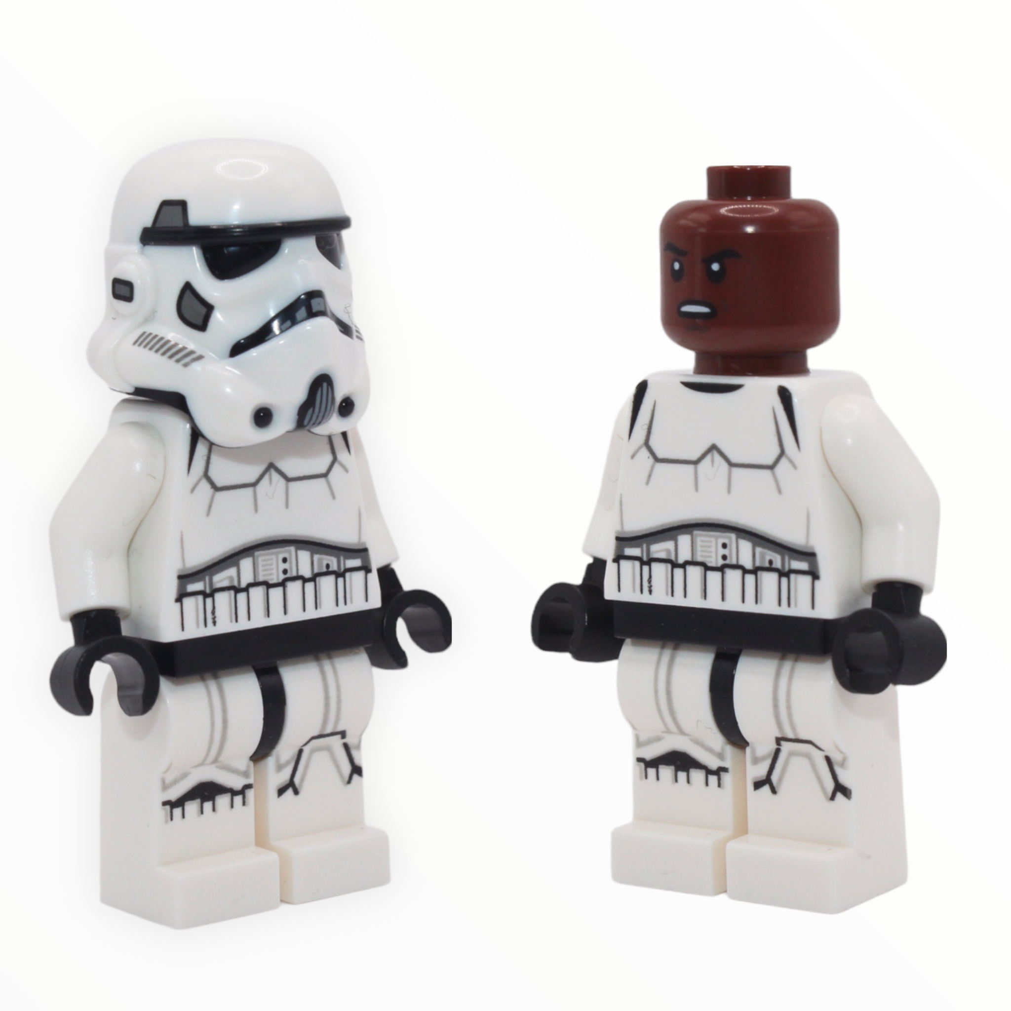 Stormtrooper (dual-molded helmet, simple torso, reddish brown head, 2021)