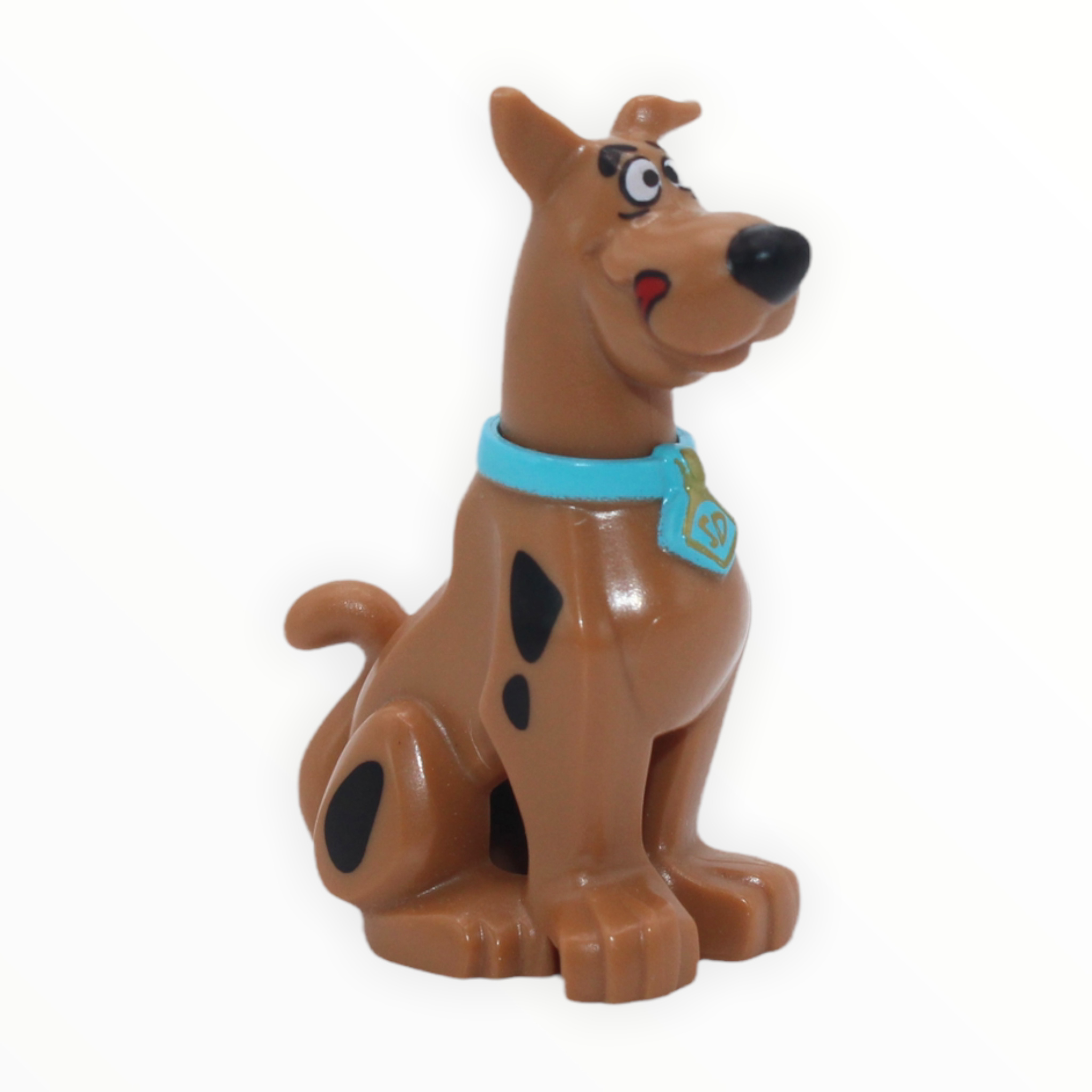 Scooby-Doo (sitting, tongue out)