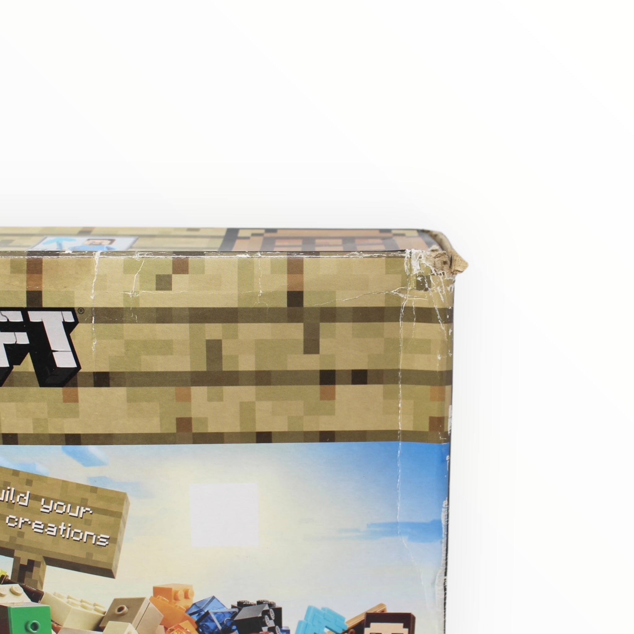 Retired Set 21116 Minecraft Crafting Box (damaged box)