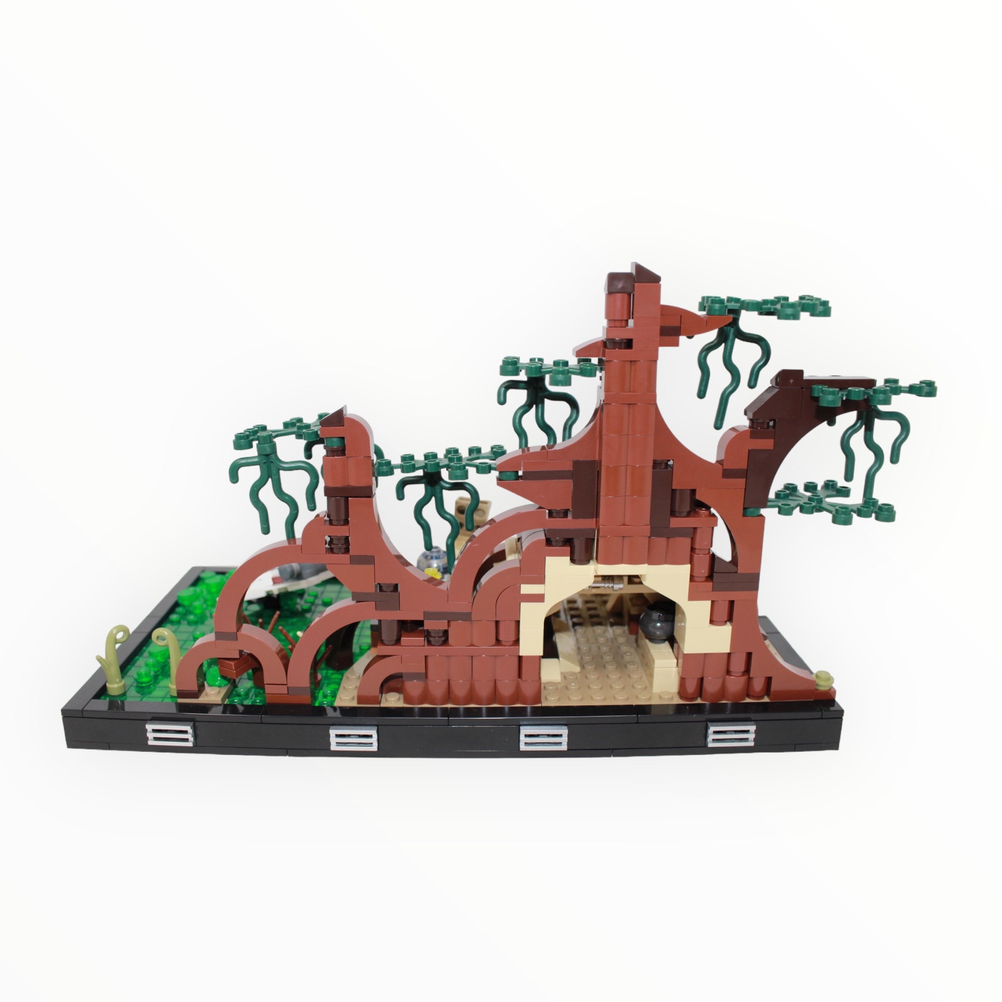 Used Set 75330 Star Wars Dagobah Jedi Training Diorama