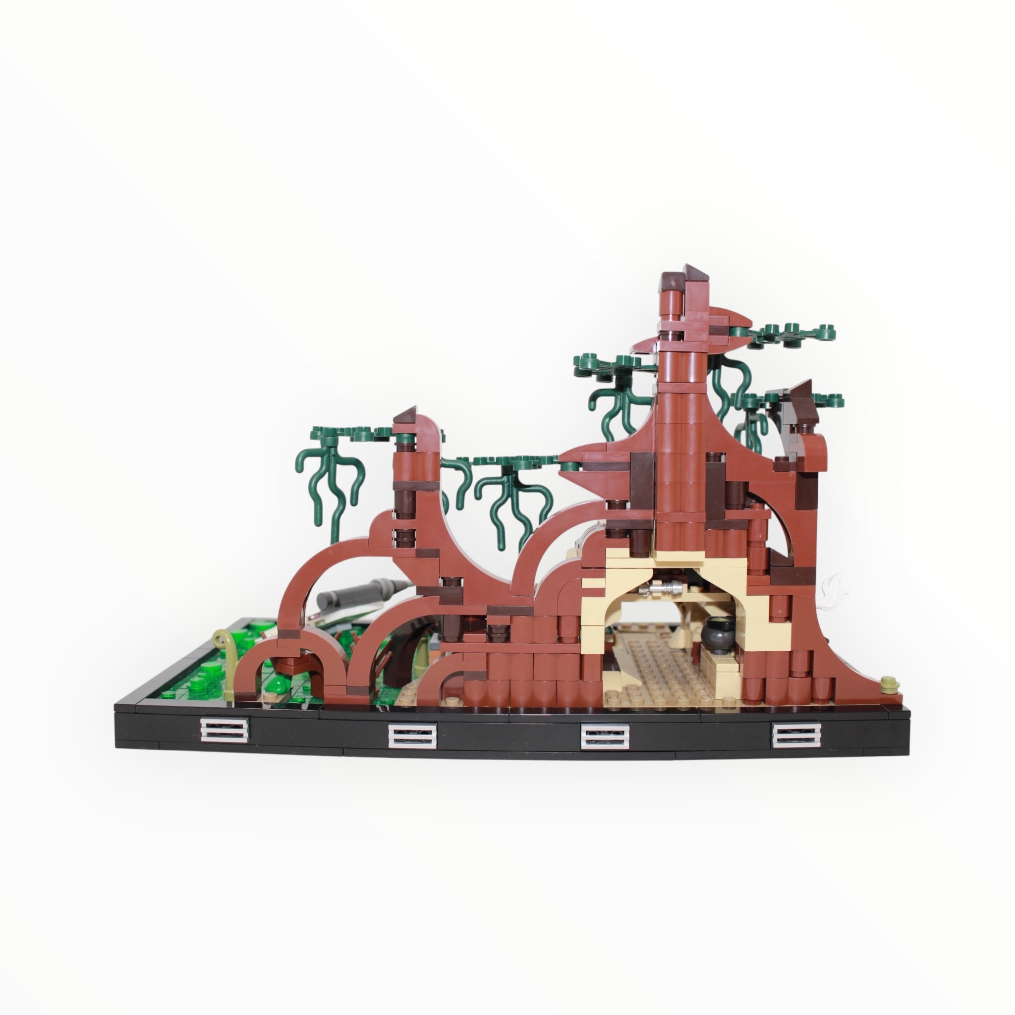 Used Set 75330 Star Wars Dagobah Jedi Training Diorama