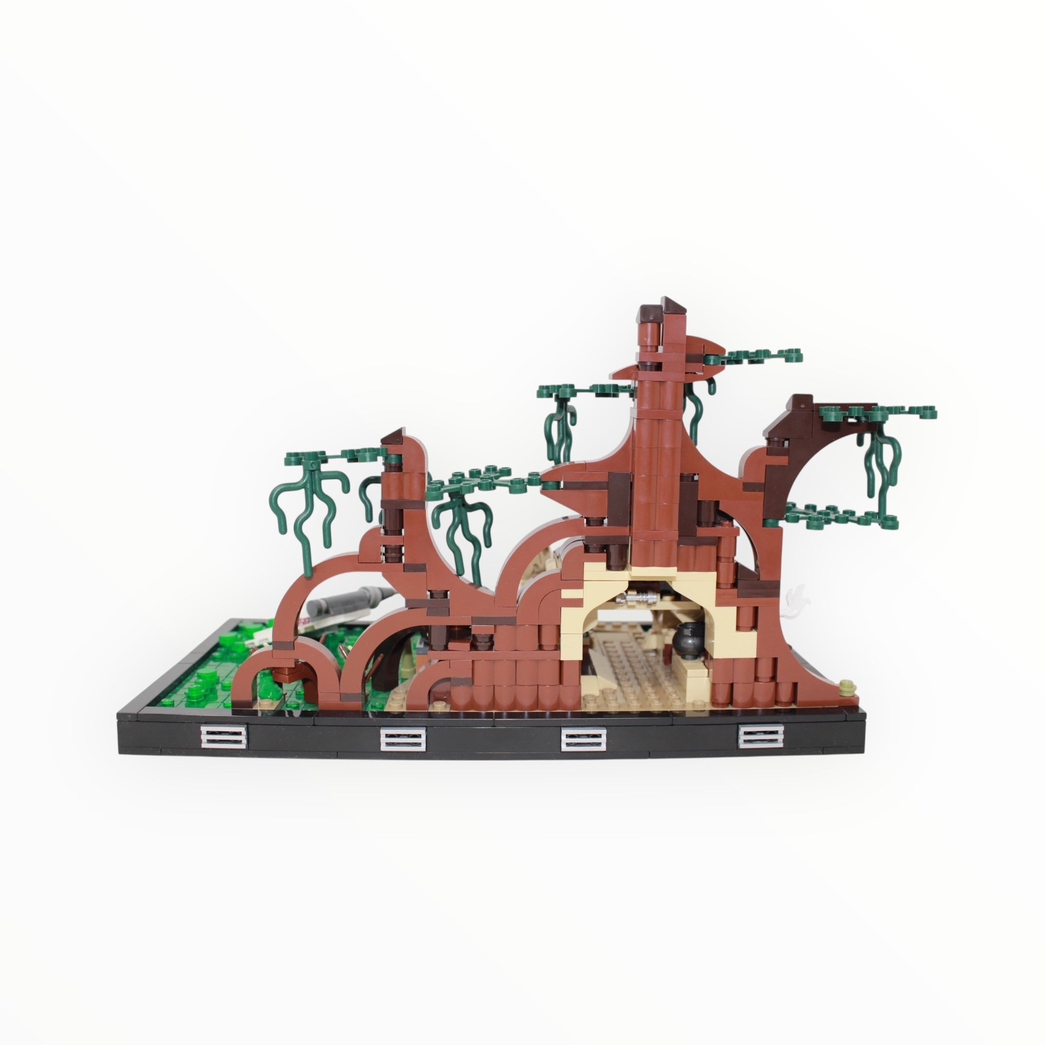 Used Set 75330 Star Wars Dagobah Jedi Training Diorama