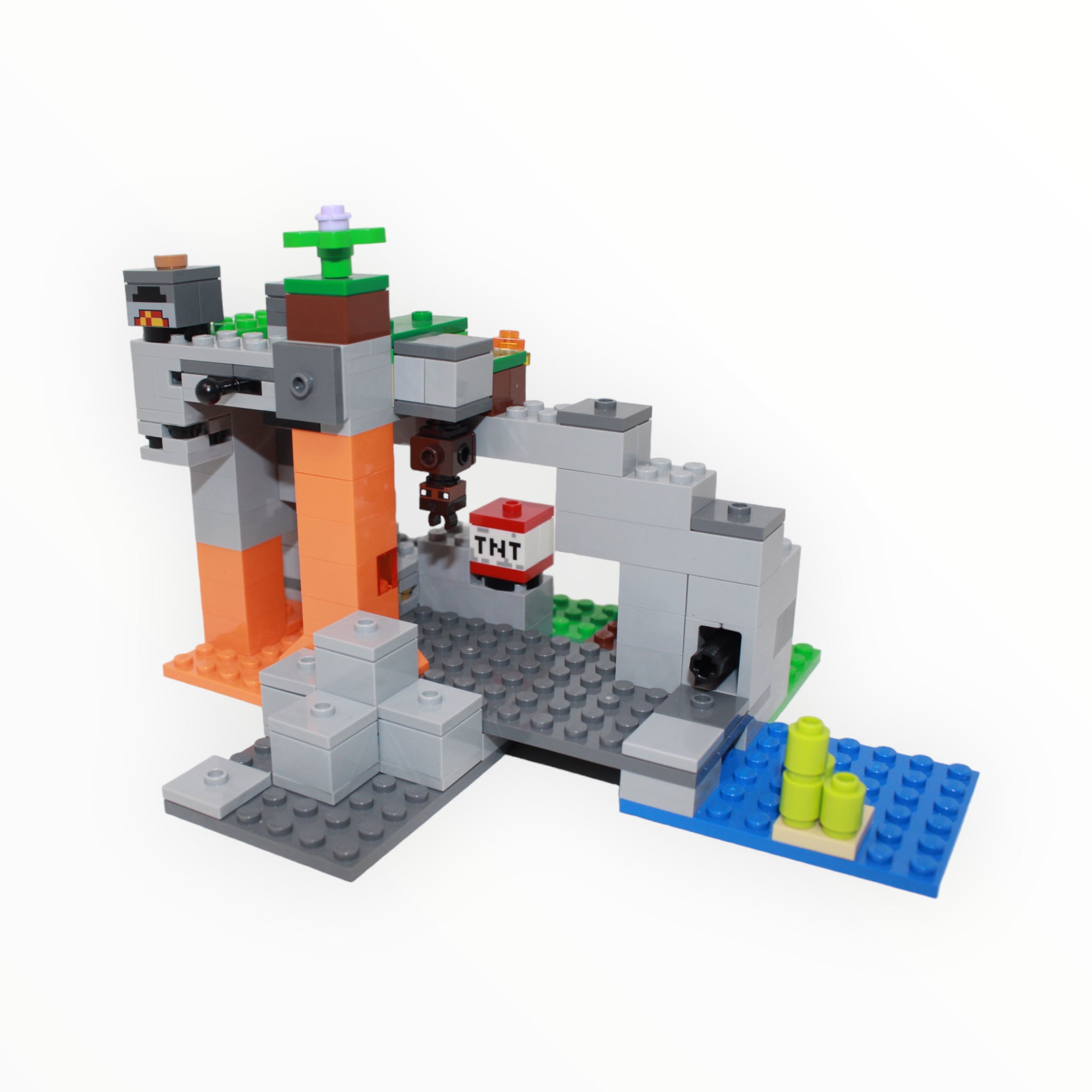 Used Set 21141 Minecraft The Zombie Cave