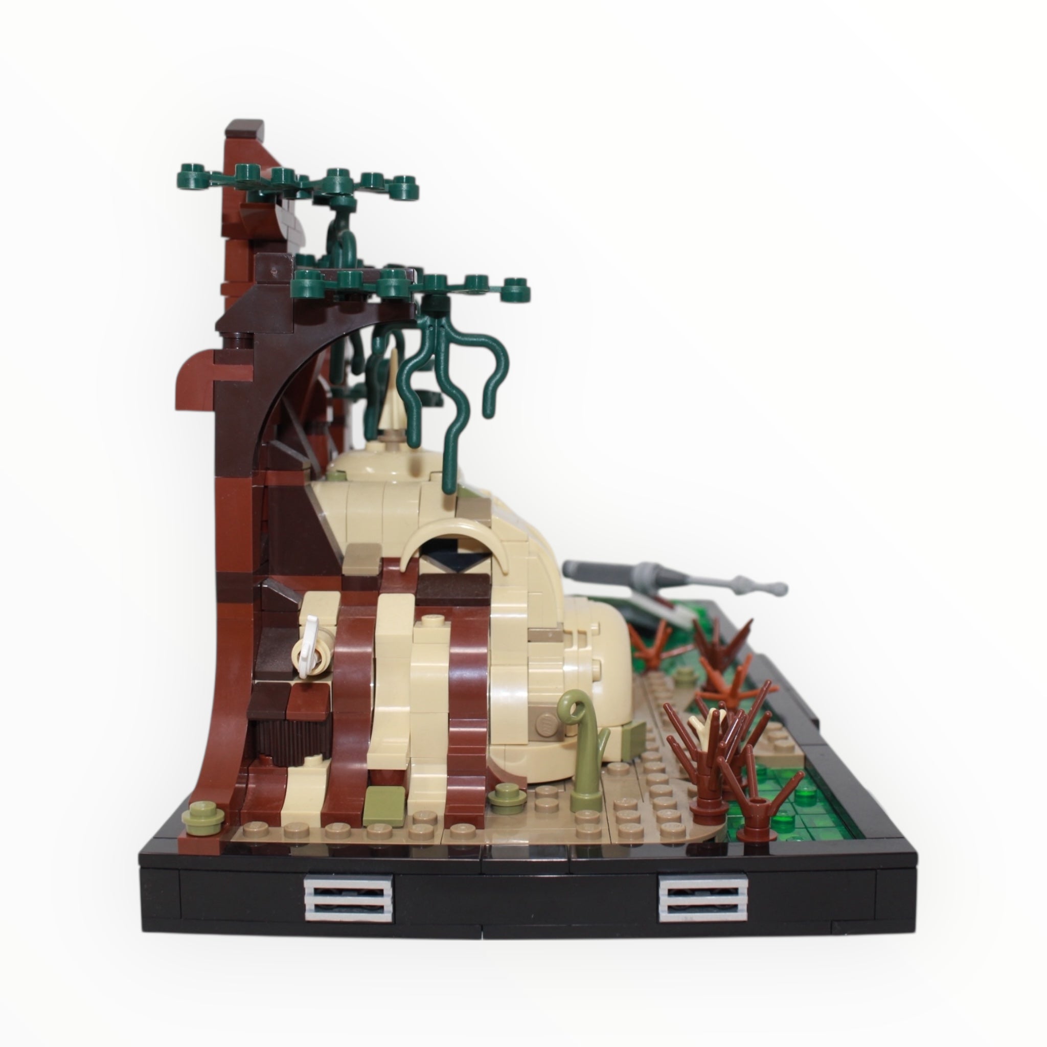 Used Set 75330 Star Wars Dagobah Jedi Training Diorama