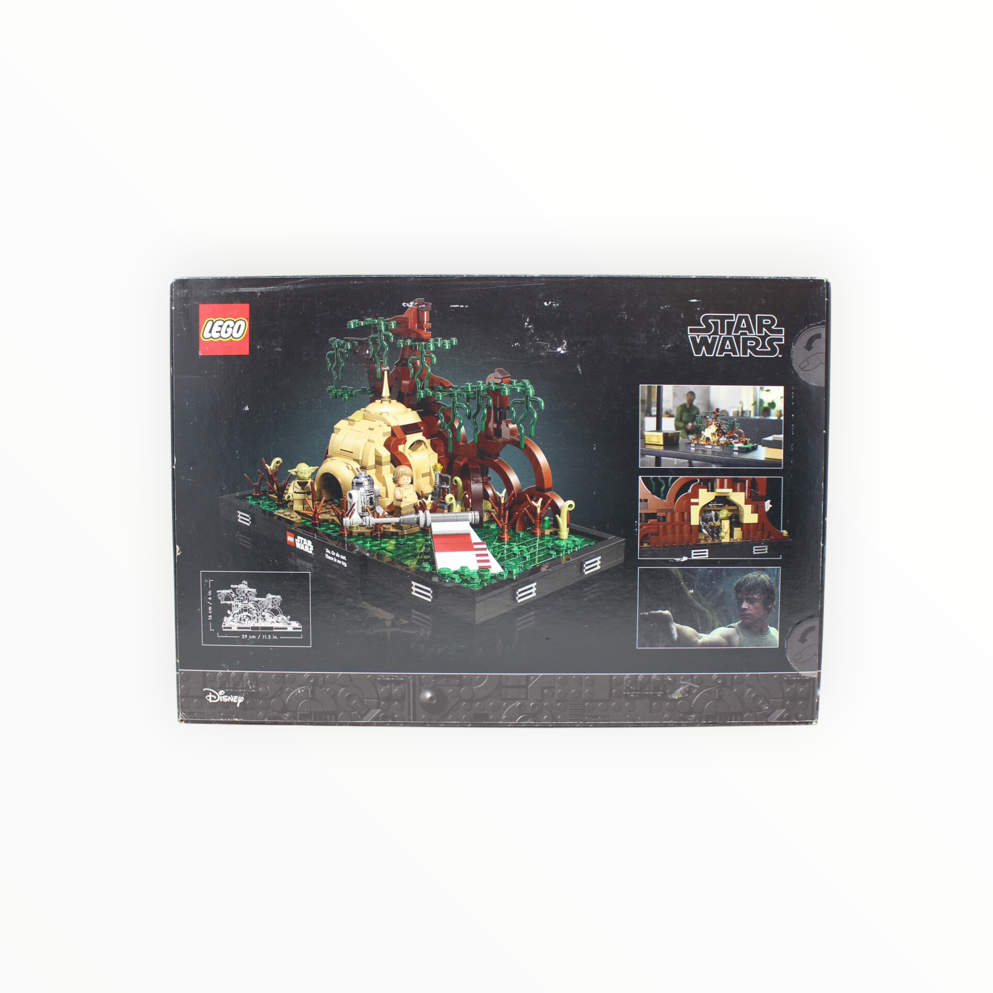 Retired Set 75330 Star Wars Dagobah Jedi Training Diorama (some box damage)