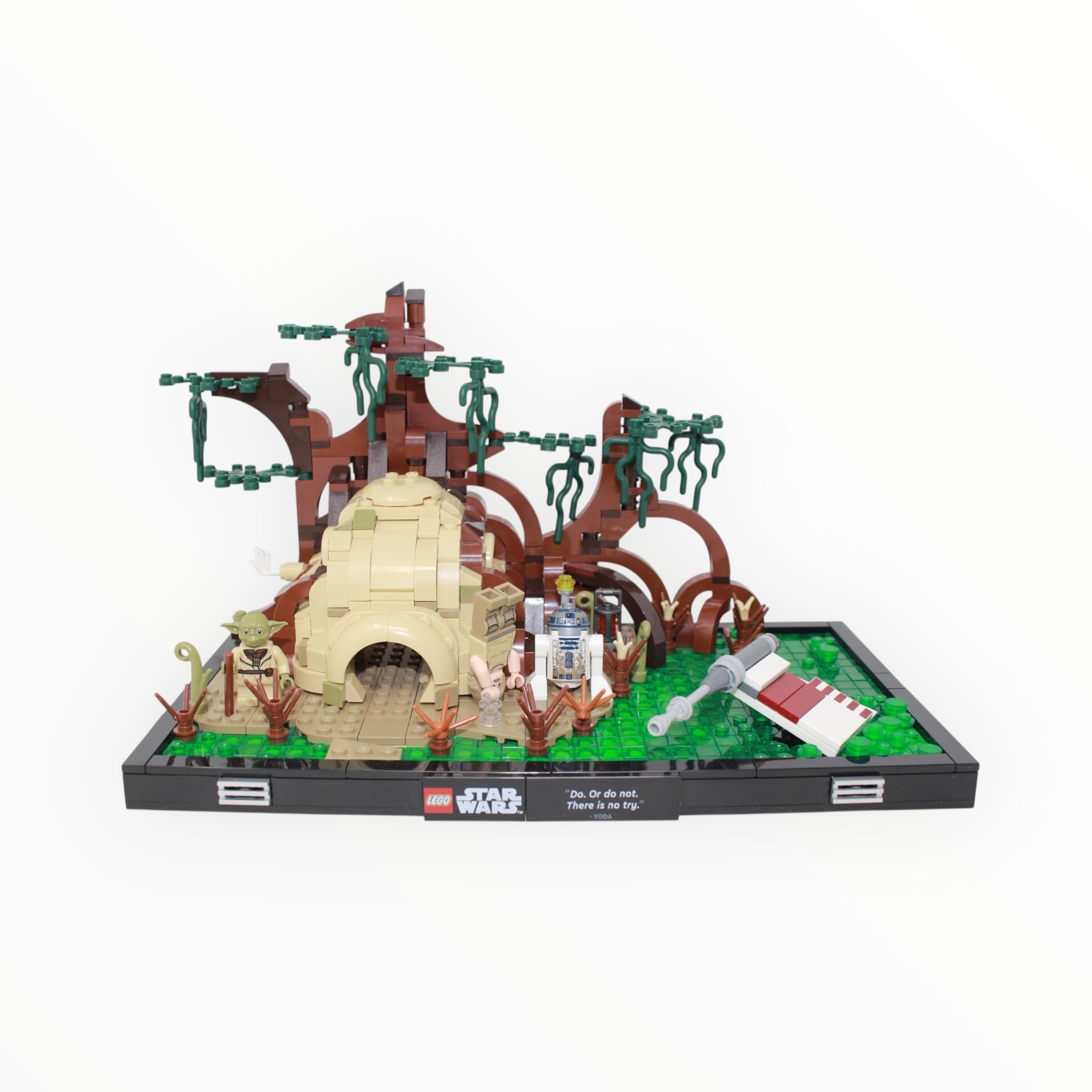 Used Set 75330 Star Wars Dagobah Jedi Training Diorama