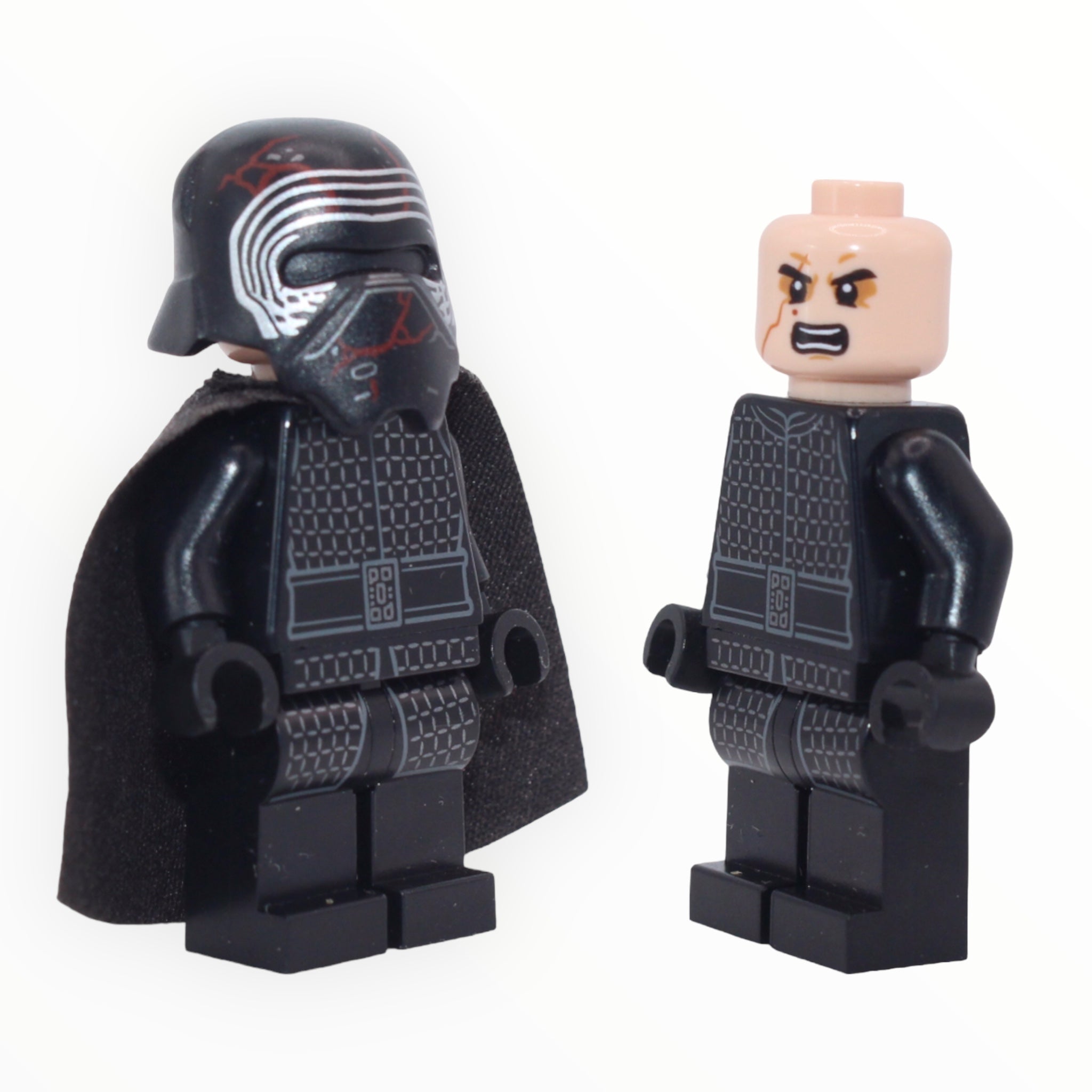 Supreme Leader Kylo Ren (The Rise of Skywalker, stiff cape, cracked helmet)
