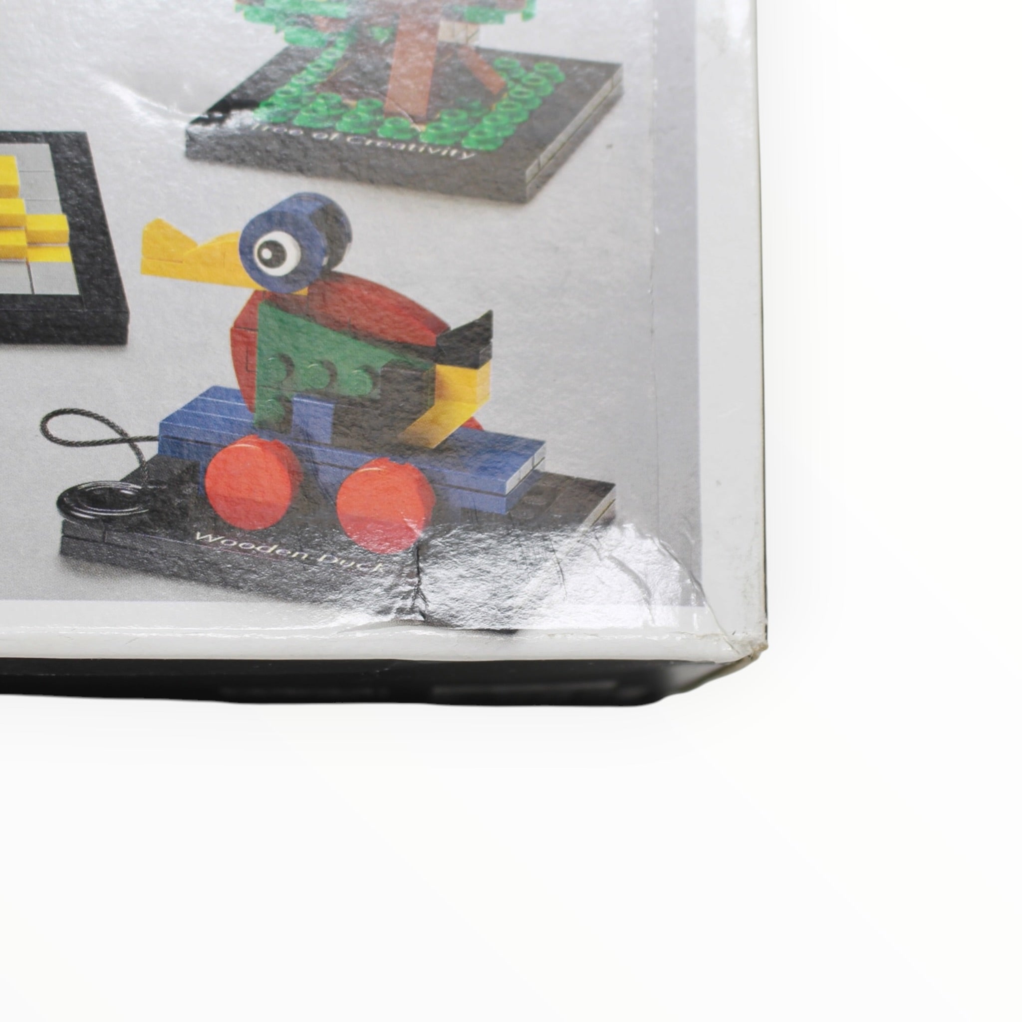 Retired Set 40563 Tribute to LEGO House (slight box damage)