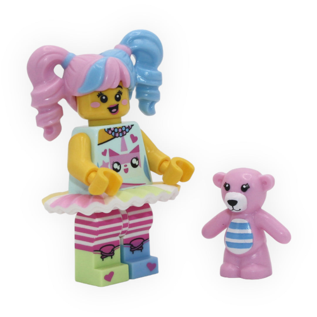 a couple of teddy bears sitting on a table 