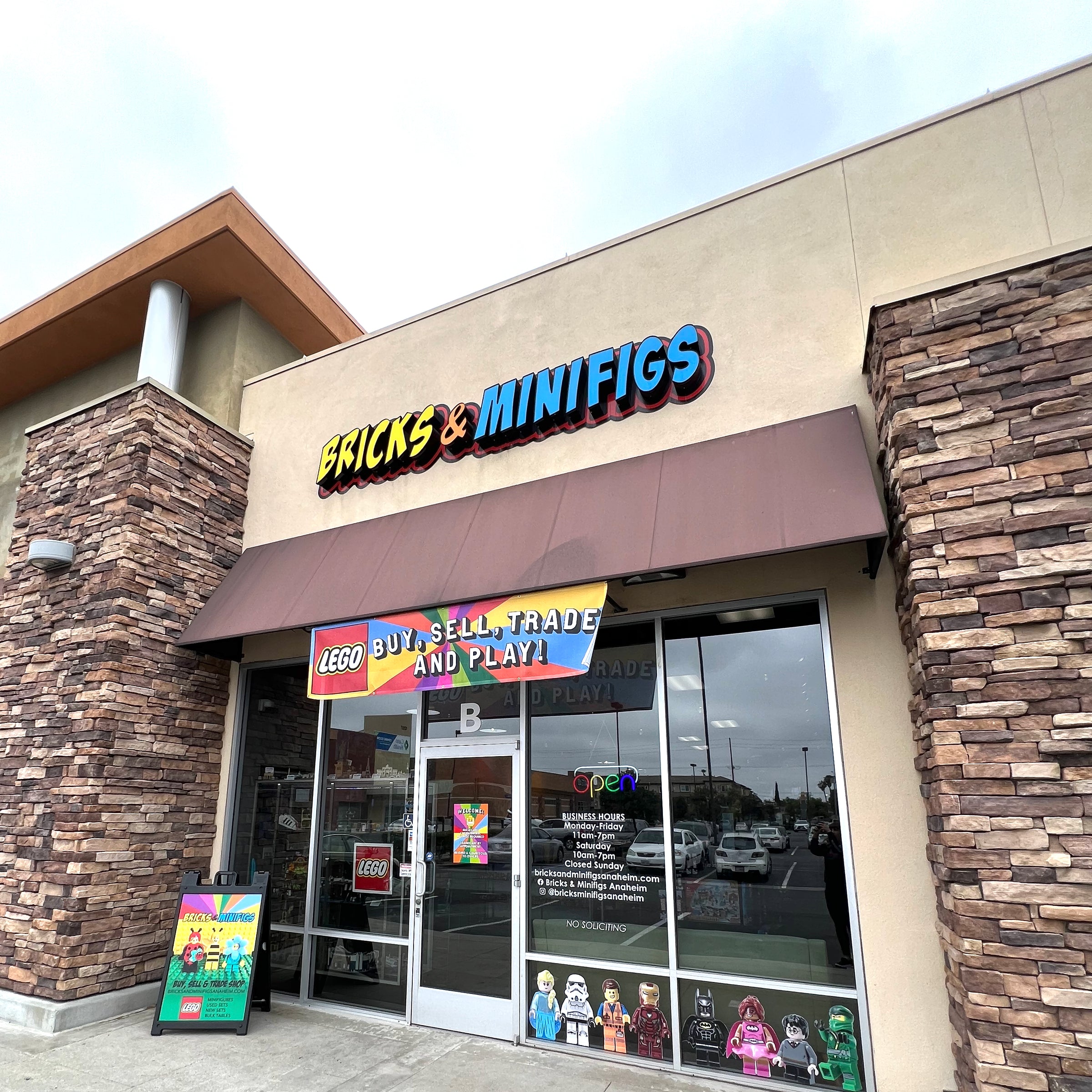 Bricks & Minifigs Anaheim New & Used LEGO Products Fullerton, CA