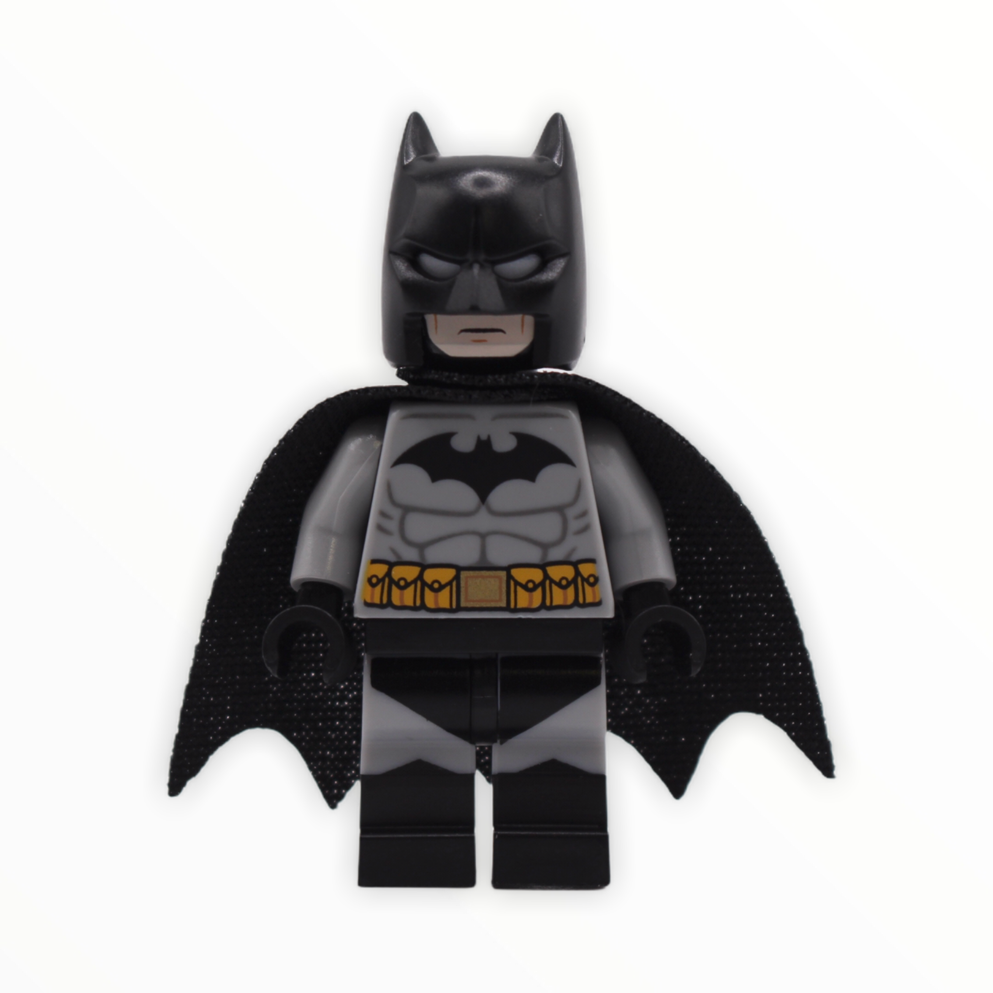 Batman (2021, light bluish gray suit, yellow belt, black crest, type 3 cowl)