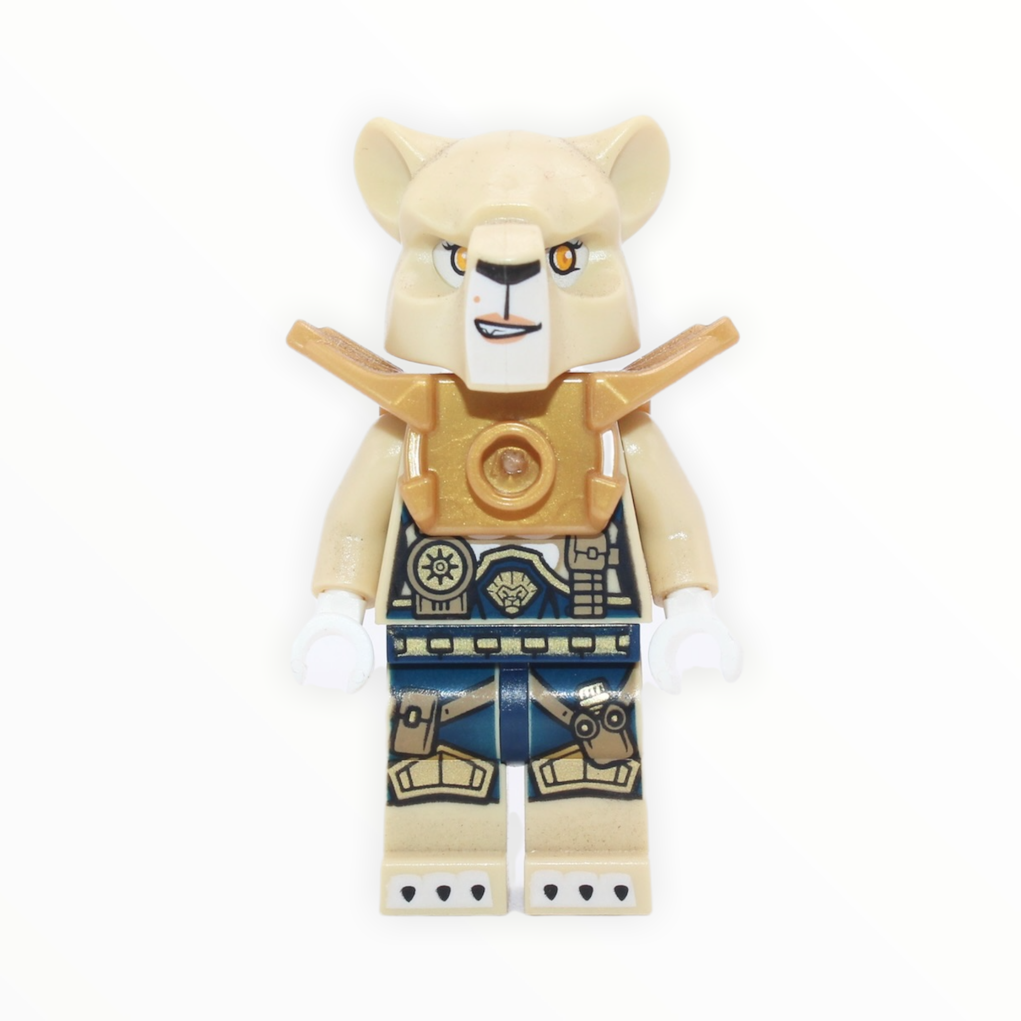 Li’Ella (gold light armor, dark blue outfit)